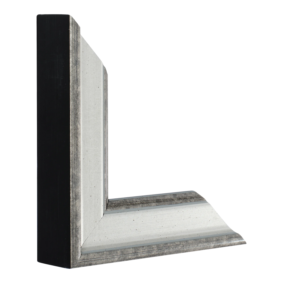 Vertical view of majestic silver picture frame